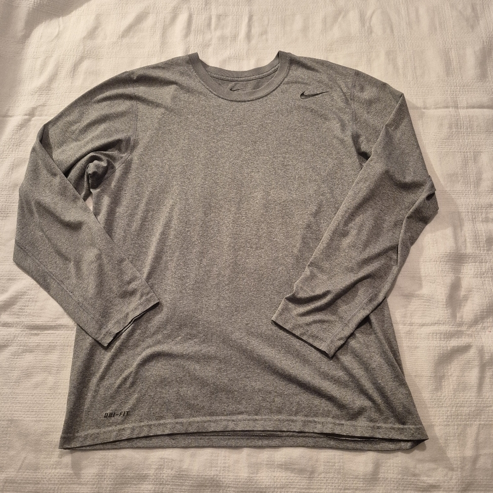 Women's Large Nike gray long sleeve shirt bottom hem as defect GUC